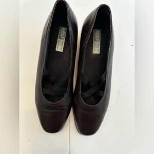 Munro Ladies Shoes Size 7.5 Brown Leather New without Tags!